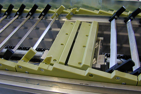 Krokový akumulační dopravník